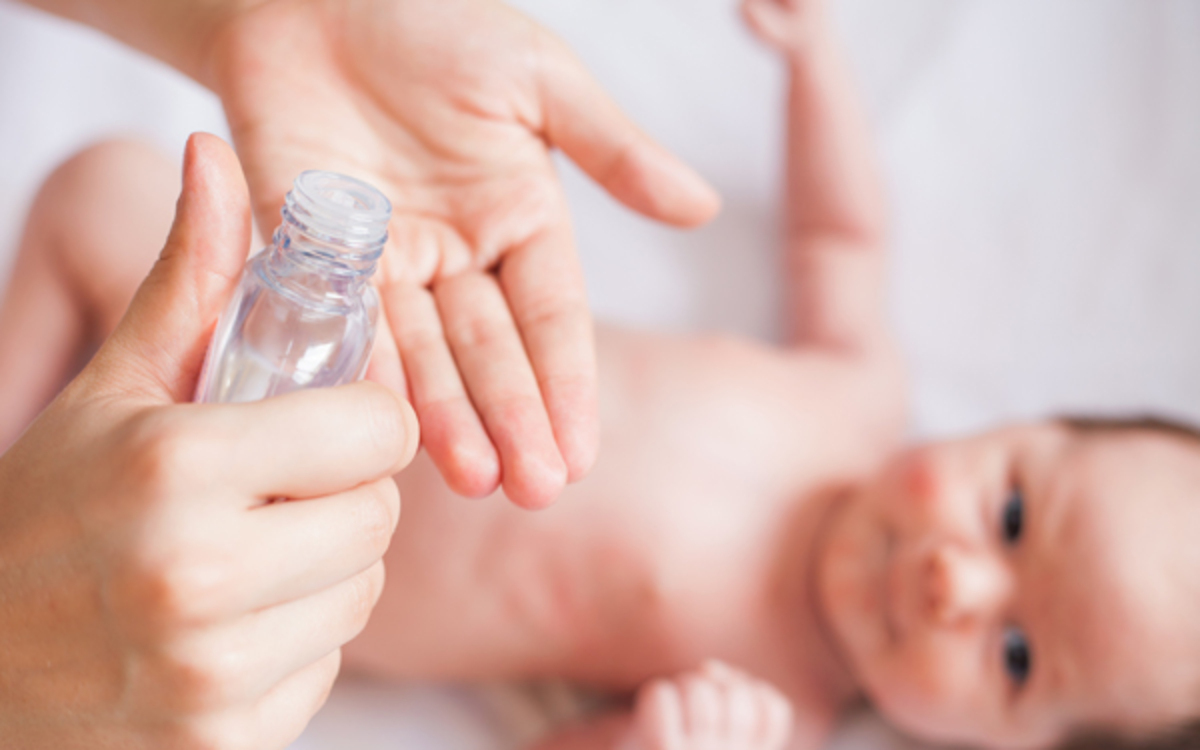 ベビーオイル 活用術と選び方 赤ちゃんと大人の基本 便利な使い方 ウーマンエキサイト 2 3