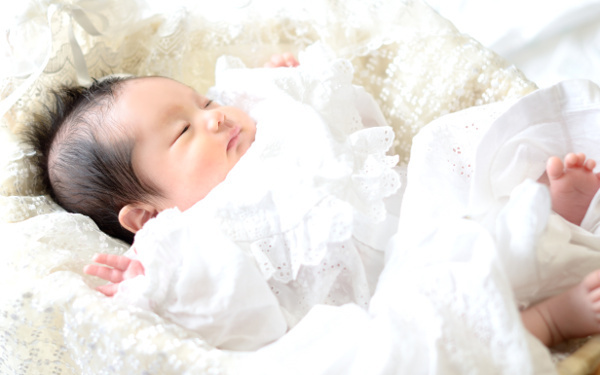 【お宮参りの服装ガイド】赤ちゃん・母親・父親・祖父母の衣装選び！夏冬は？