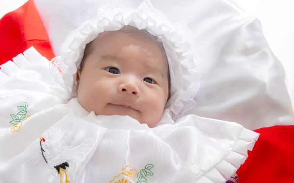 【お宮参りの服装ガイド】赤ちゃん・母親・父親・祖父母の衣装選び！夏冬は？