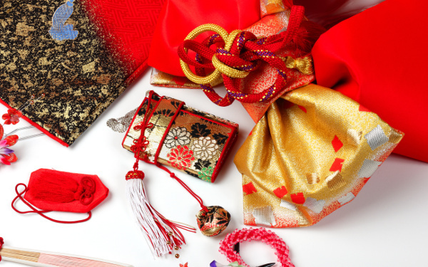 【お宮参りの服装ガイド】赤ちゃん・母親・父親・祖父母の衣装選び！夏冬は？