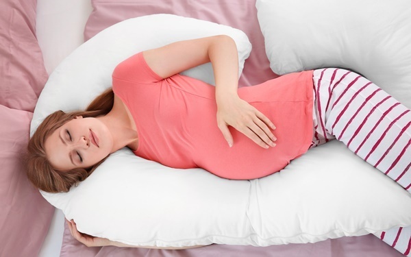 授乳クッション人気のおすすめ15選【抱き枕や携帯できるアイテムも！】