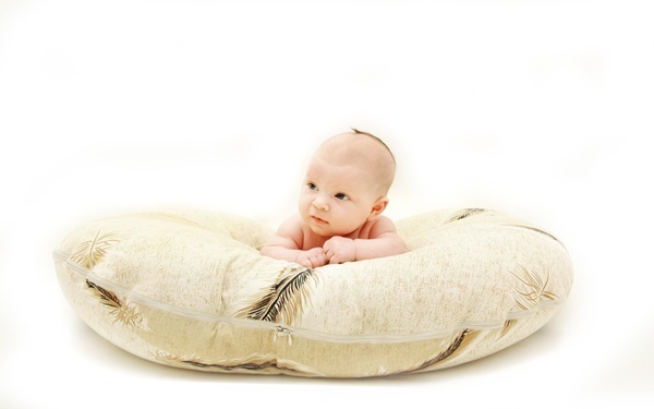 授乳クッション人気のおすすめ15選【抱き枕や携帯できるアイテムも！】