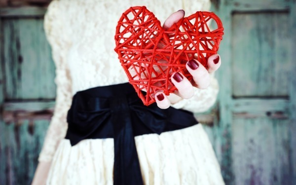 二次元や芸能人とは何が違う!?　「現実の男性」に恋をするには