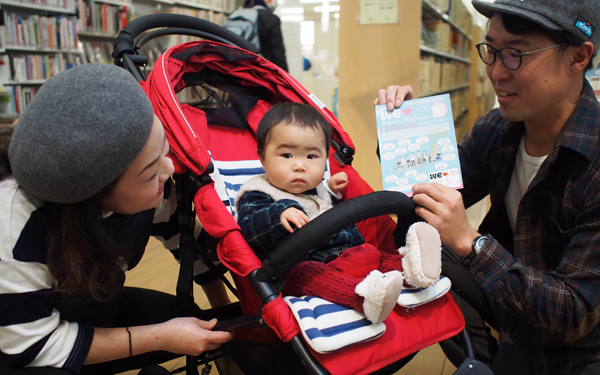 「泣いてもいいじ！」長野県限定のステッカーとポスターで子育て支援