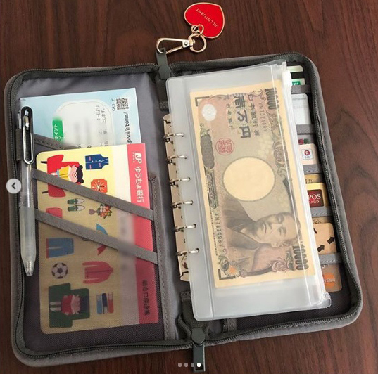  無印の「パスポートケース」が家計管理にぴったり！ ムリなく続けられると大評判【人気ブロガーの「これがマイベスト」  Vol.24】