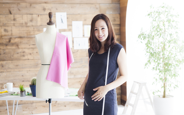 仕事もしたい、出産もしたい！　忙しい業界のママの働き方について考えよう