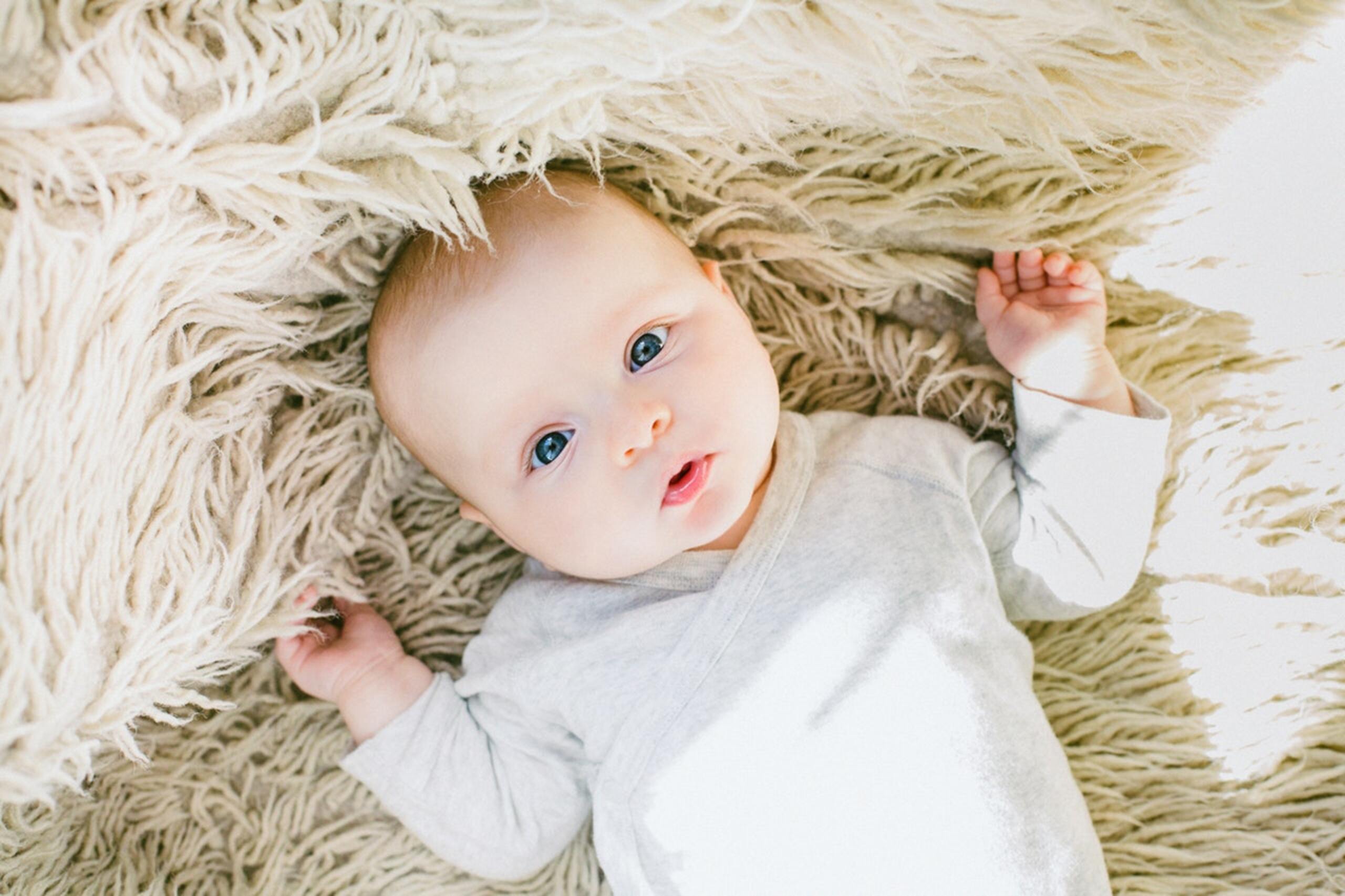 赤ちゃんのパジャマっていつから着せるの 目安と選び方も紹介 ウーマンエキサイト 1 2