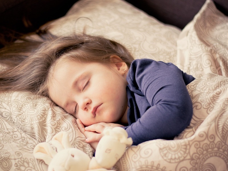おねしょシーツはどう選べばよい？ ママと子どもの安眠を守る方法とは