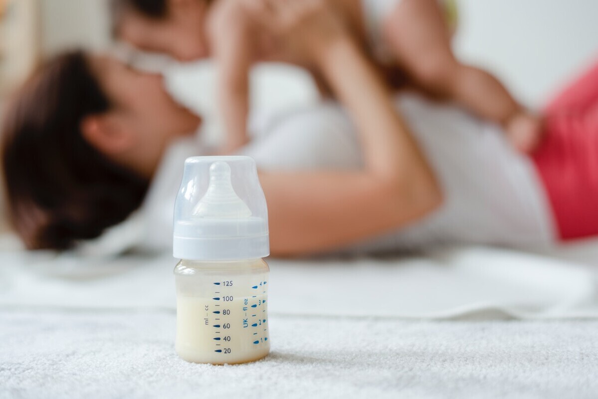 粉ミルクは何を基準に選べばよいの？ 基本知識からアレルギー対策やオーガニック粉ミルクなどのおすすめまで紹介