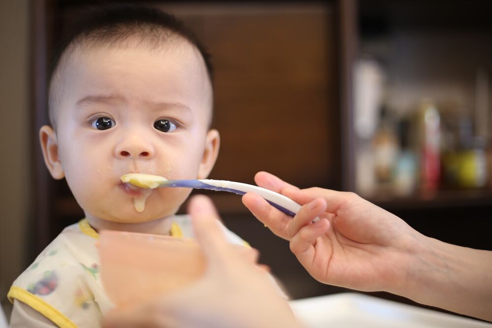 離乳食はいつから始めるもの？ 開始から完了期までのポイント