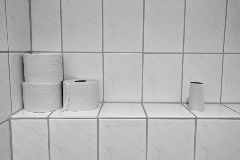 【トイレ収納】スリムなおすすめ棚やおしゃれDIYテクを使ったアイデア集