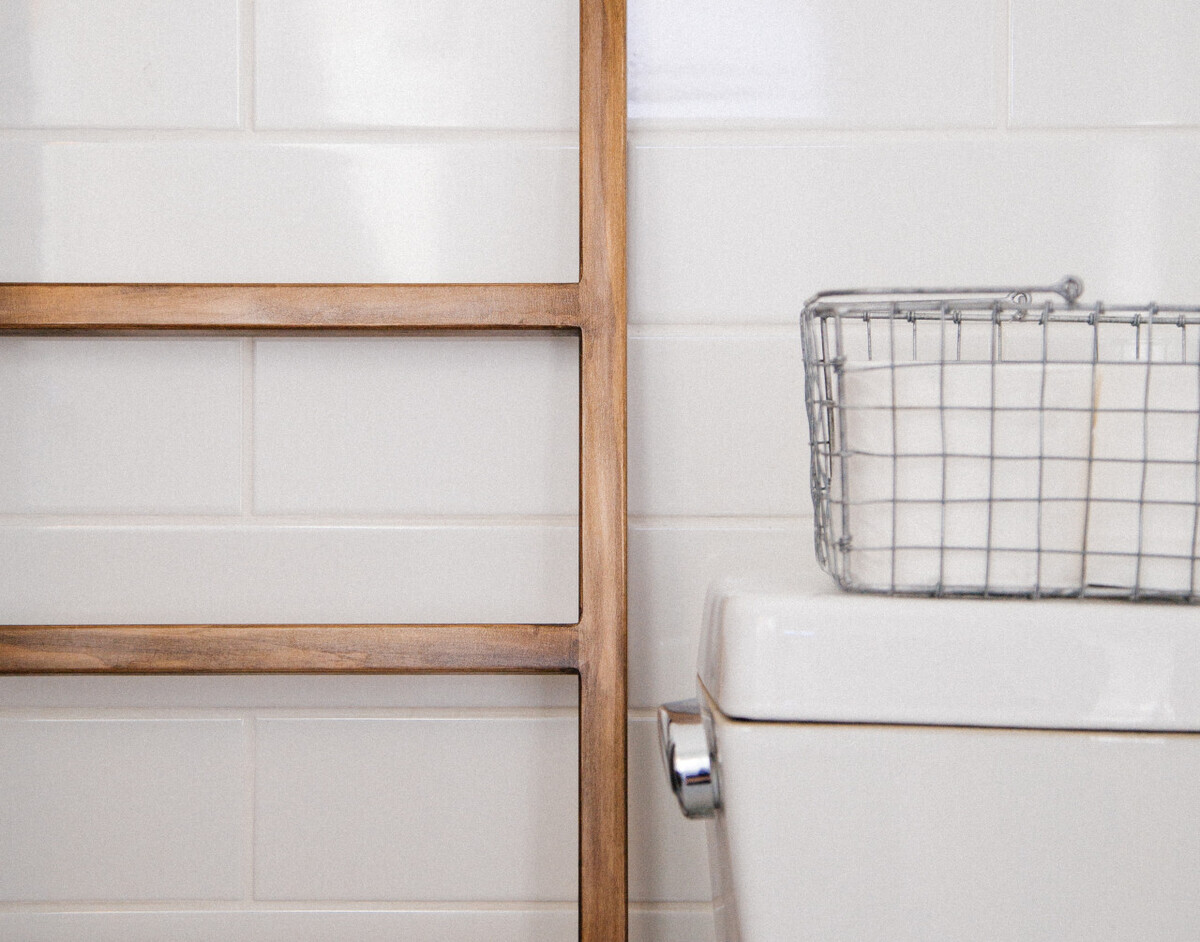 【トイレ収納】スリムなおすすめ棚やおしゃれDIYテクを使ったアイデア集