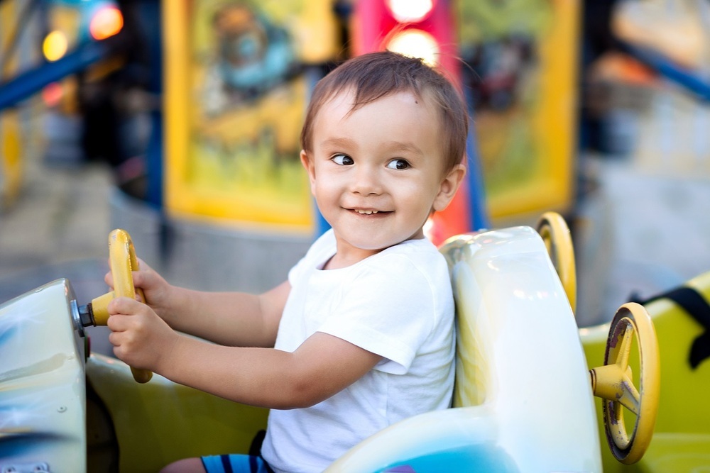 ハンドル型のおもちゃにくぎ付け！　楽しく遊べるおすすめのアイテムを紹介