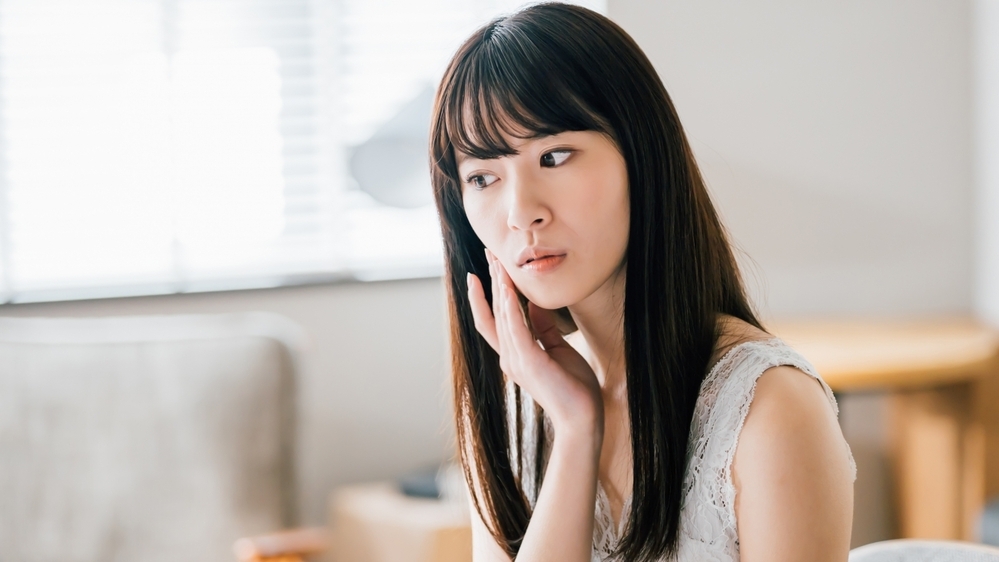 【医師監修】首のシワは年齢が出る?!　シワの原因とケア方法を知って対策！