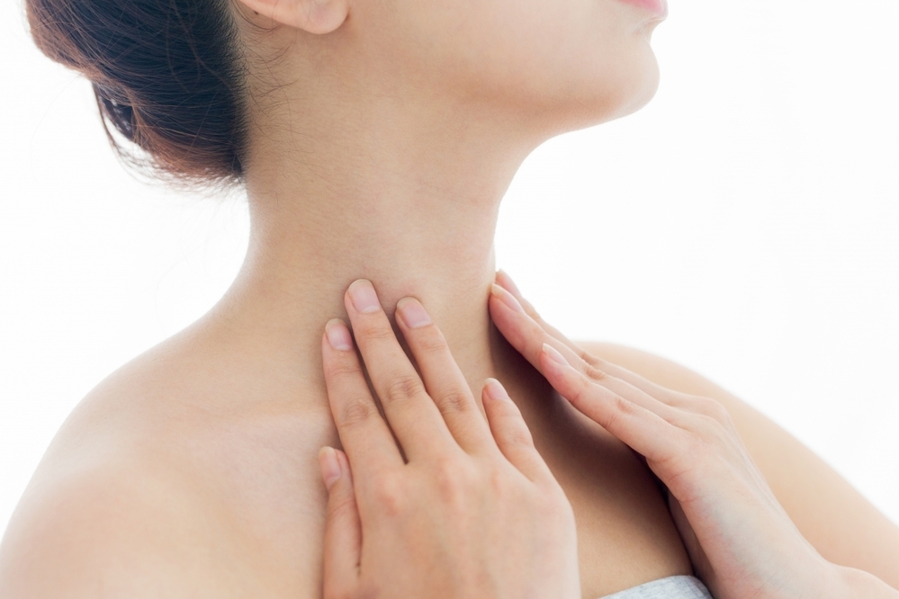 【医師監修】首のシワは年齢が出る?!　シワの原因とケア方法を知って対策！