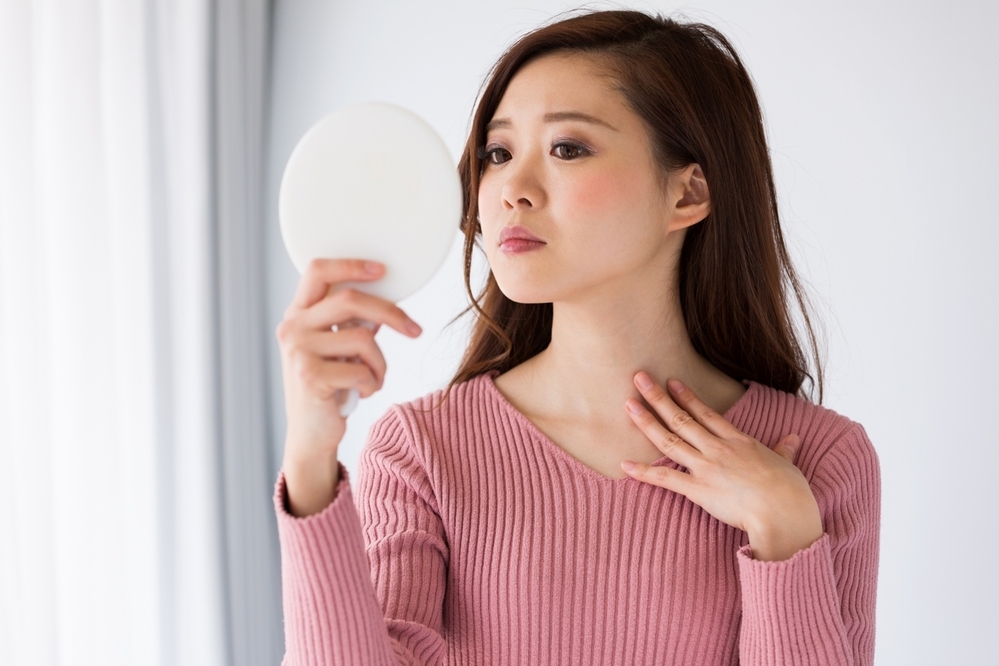 【医師監修】首のシワは年齢が出る?!　シワの原因とケア方法を知って対策！