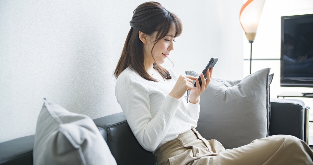 【医師監修】首のシワは年齢が出る?!　シワの原因とケア方法を知って対策！