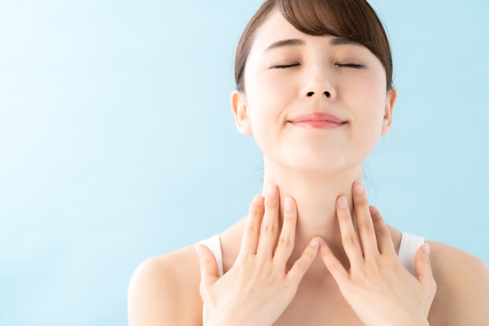 【医師監修】首のシワは年齢が出る?!　シワの原因とケア方法を知って対策！