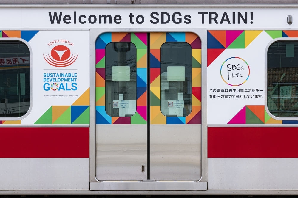 東急電鉄のSDGsトレインに「WEラブ赤ちゃんプロジェクト×世田谷区」のポスター 5/31まで