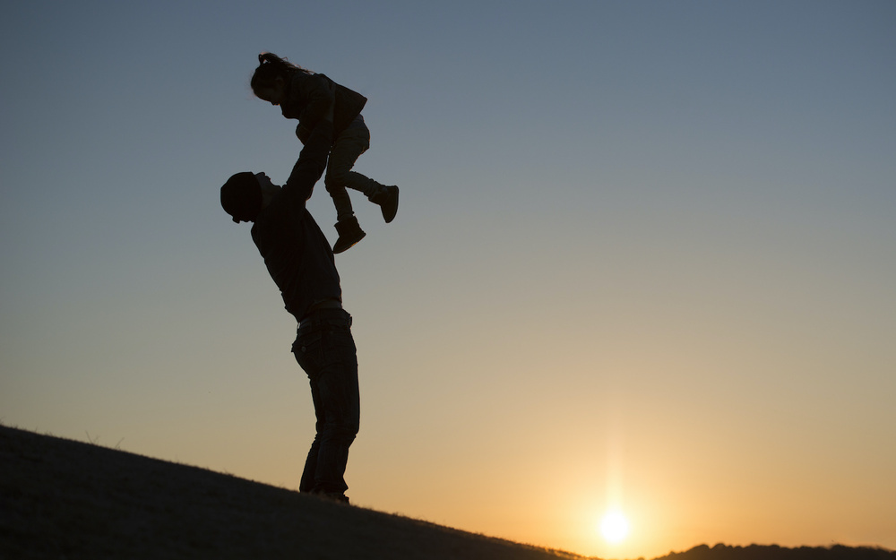 【1分で心理テスト】父親からの影響!? あなたの「〇〇に対する考え」とは？