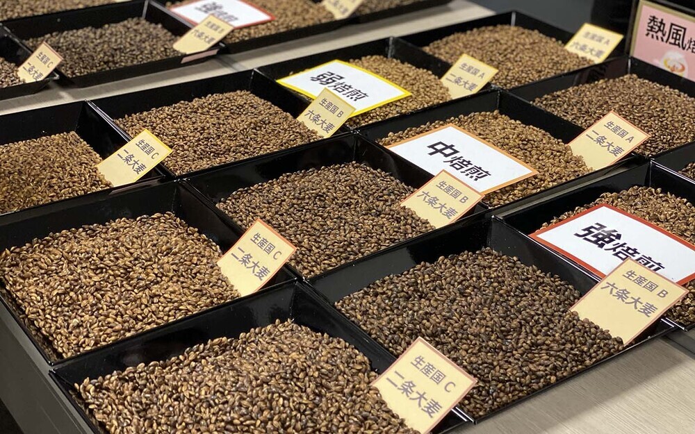 ブレンド前のむぎ茶を試飲してみた！　こだわりのやかん品質の美味しさの秘密を大解剖！