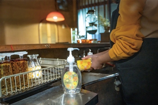 いまトレンドの昭和レトロをキッチン洗剤で取り入れる！ アデリアレトロとヤシノミ洗剤が数量限定ボトル発売