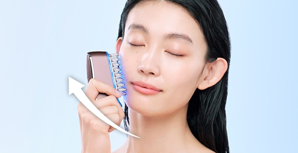 ペタンコ髪が気になりだしたら…！　「フワリー＆電気ブラシ」で始めるファーストボリュームケア【編集部の「これ、気になる！」  Vol.16】