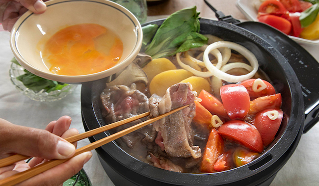 焼肉、お鍋、たこ焼き、串焼きも！  “囲炉裏で家族団らん” が自宅で叶う⁉︎  卓上調理家電「おうちいろり」【編集部の「これ、気になる！」  Vol.17】