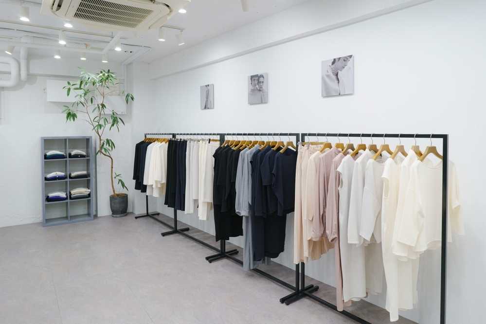 年齢や流行に左右されない。女性を応援するファッションブランド「SOÉJU（ソージュ）」の“売らない試着室”【編集部の「これ、気になる！」  Vol.20】