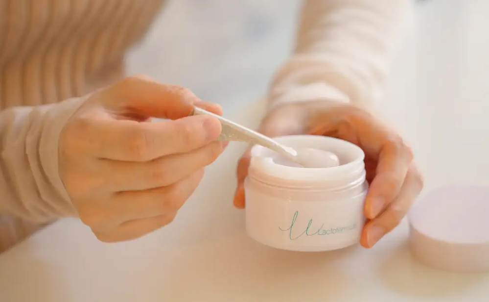 使うことで世界中の女性をエンパワメントする、人と地球にやさしいサスティナブルコスメ「ラクトフェリン ラボ」【編集部の「これ、気になる！」  Vol.55】