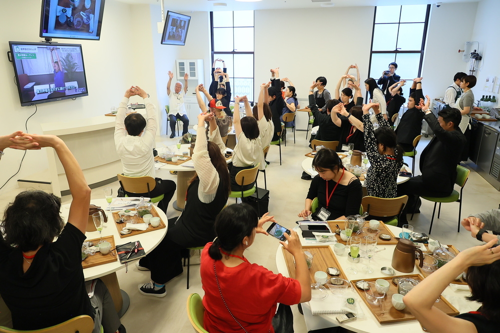 専門家に聞く！安眠効果を得るために「氷水出し緑茶」が良い理由って？ 子どもも飲める味わいも魅力