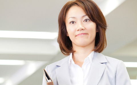 仕事で泣く理由は「理不尽」と「自己嫌悪」！ 女性がオフィスで涙したエピソード集