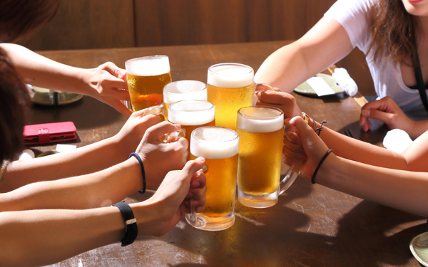 年末の接待もこれで安心！ 若手女子が酒席で困りがちなシチュエーション別対処法