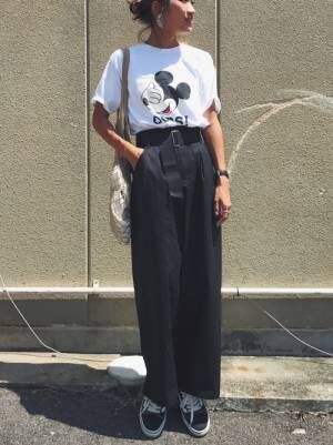 夏のミッキーtシャツコーデはこう着る 大人が似合う着こなし術とは 18年7月21日 ウーマンエキサイト 2 5