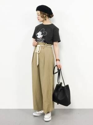 夏のミッキーtシャツコーデはこう着る 大人が似合う着こなし術とは 18年7月21日 ウーマンエキサイト 2 5