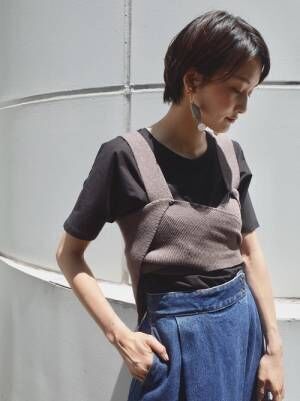 夏服を秋っぽくアップデート 8月に取り入れたい簡単レイヤードコーデ術 18年8月日 ウーマンエキサイト 1 5