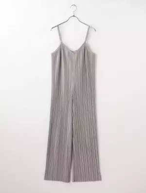 「こんなの絶対買いでしょ！」ハニーズで注目の“高見えアイテム”は着回し力最強！