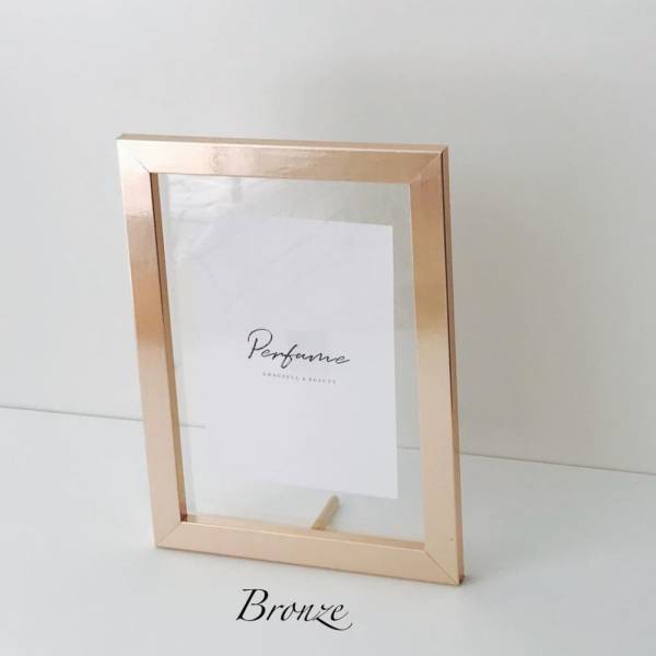 「高級感あふれすぎ♡」キャンドゥの“インテリアフレーム”がかわいいと話題！