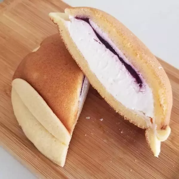どらもっち岩手産ブルーベリージャムチーズクリーム＆ホイップ