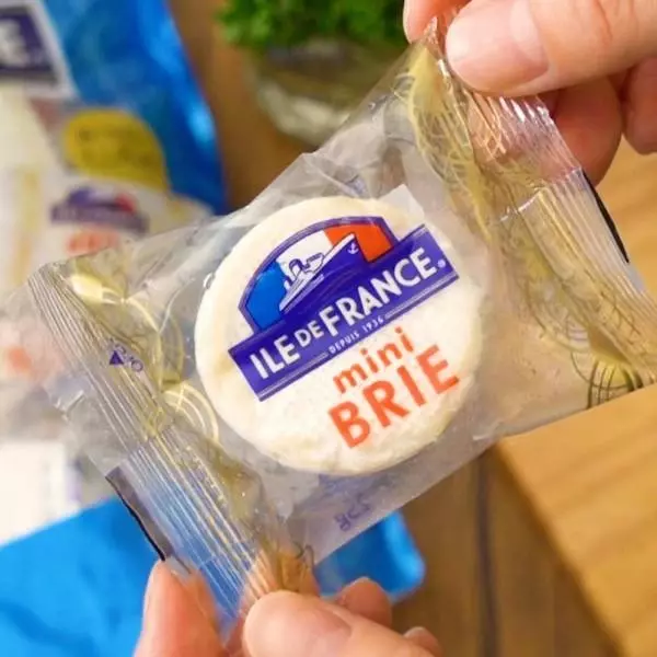 コストコのミニブリーチーズの写真