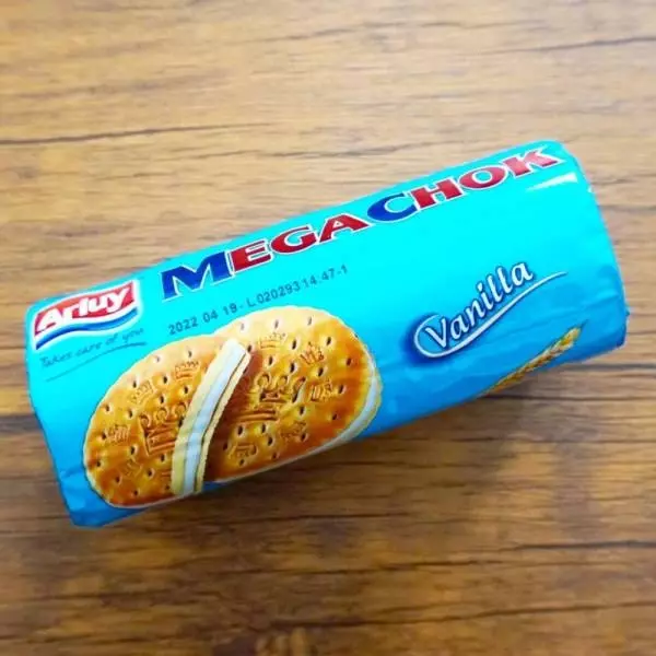 業務スーパーのサンドイッチビスケットバニラのパッケージ写真