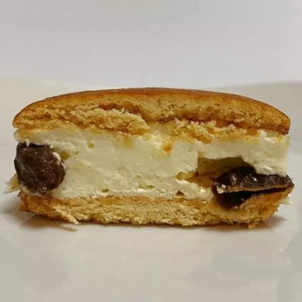 ファミリーマートのバタービスケットサンド