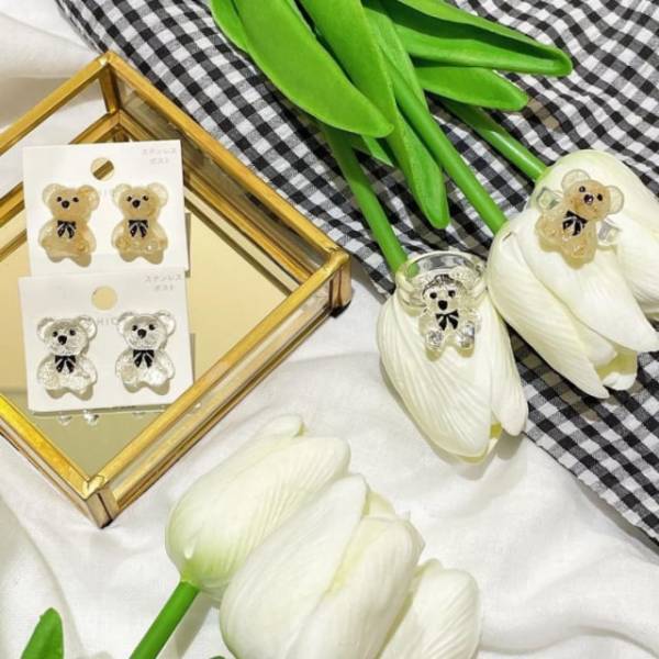 「ホントに全部330円…！？」スリコで話題の“ファッションアイテム”がかわいすぎる問題！