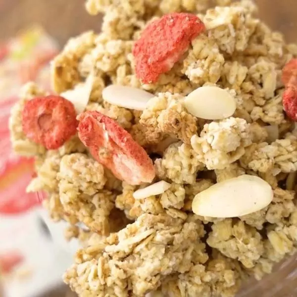 いちごとナッツのグラノーラ