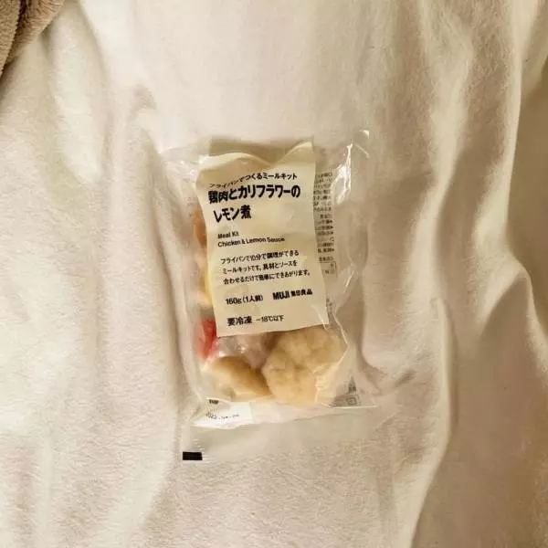 フライパンでつくるミールキット鶏肉とカリフラワーのレモン煮