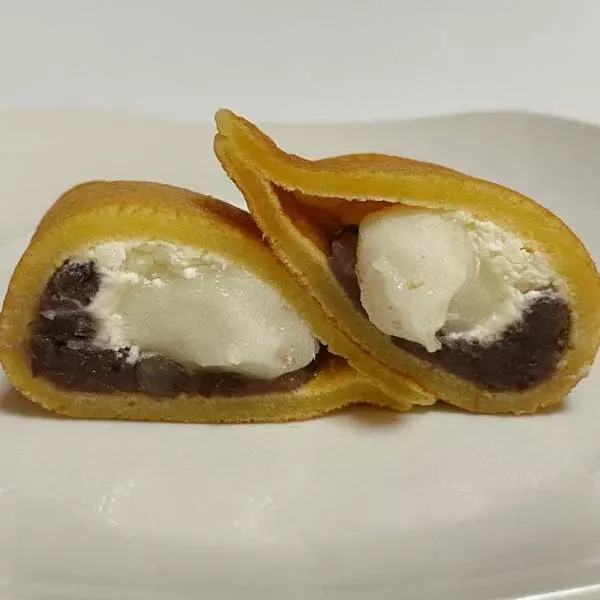 セブンイレブンの和もっち巻きつぶあん&ホイップの断面