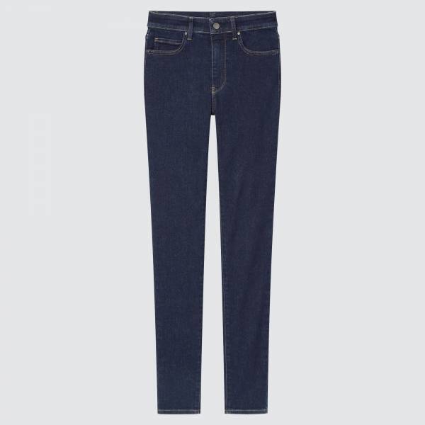 「定番商品の新作きた！」ユニクロで話題の“最強ジーンズ”が優秀なんです！