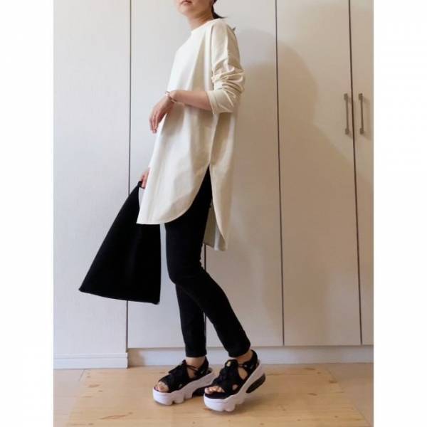 「定番商品の新作きた！」ユニクロで話題の“最強ジーンズ”が優秀なんです！