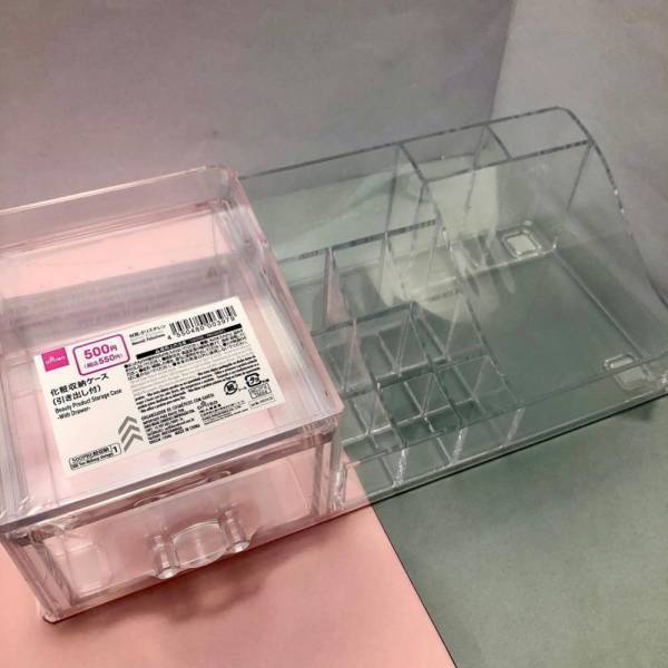 「やっぱりダイソーが最強！」衝撃！100均の域を超えた“コスメ収納グッズ”がスゴすぎる！