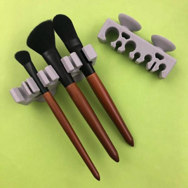 「やっぱりダイソーが最強！」衝撃！100均の域を超えた“コスメ収納グッズ”がスゴすぎる！